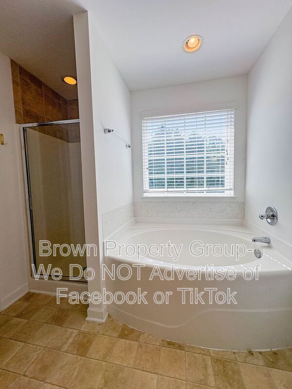 FOUR BEDROOM, 2.5 BATHROOM property image