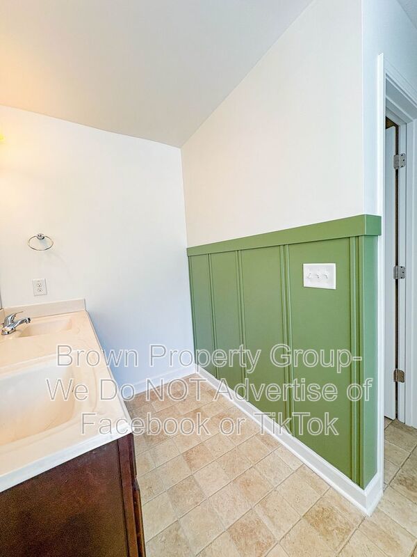 FOUR BEDROOM, 2.5 BATHROOM property image