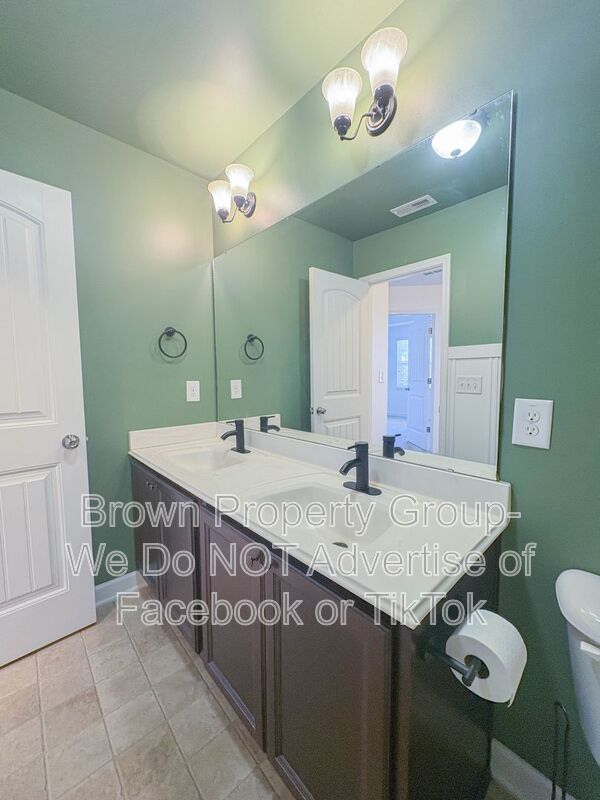 FOUR BEDROOM, 2.5 BATHROOM property image