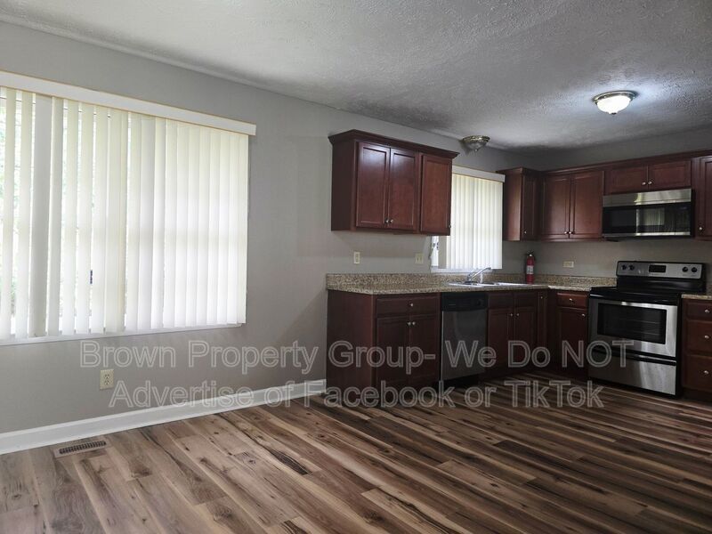 3 Bedroom 2.5 Bathroom - One Pet Allowed property image