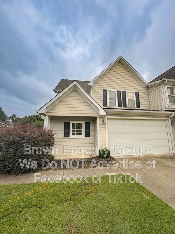 2 Weeks Free on First Full Months Rent~ 3 Bedroom 2.5 Bathroom Townhome~ Large Corner Lot property image
