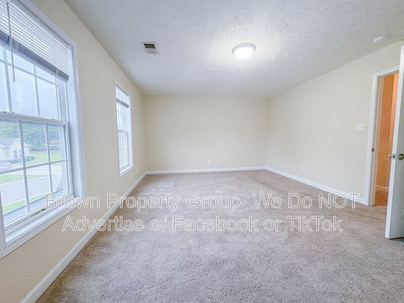 2 Weeks Free on First Full Months Rent~ 3 Bedroom 2.5 Bathroom Townhome~ Large Corner Lot property image