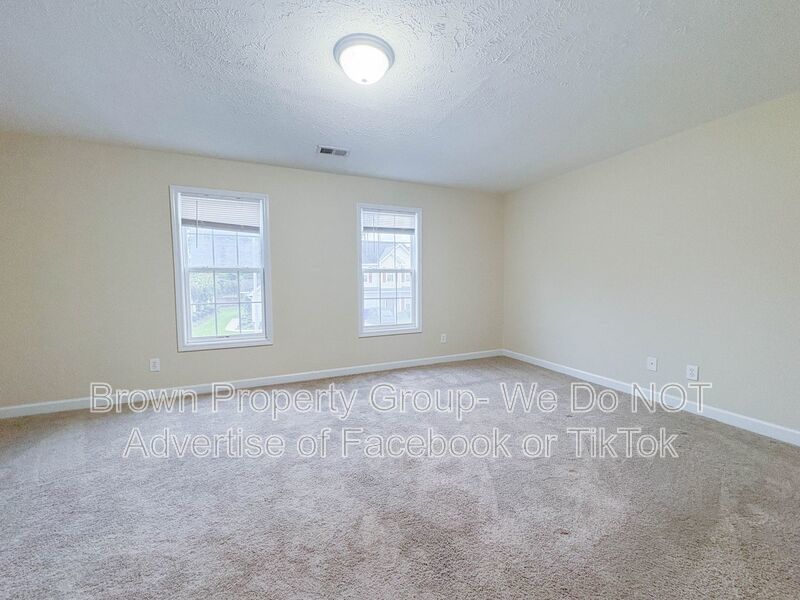 2 Weeks Free on First Full Months Rent~ 3 Bedroom 2.5 Bathroom Townhome~ Large Corner Lot property image