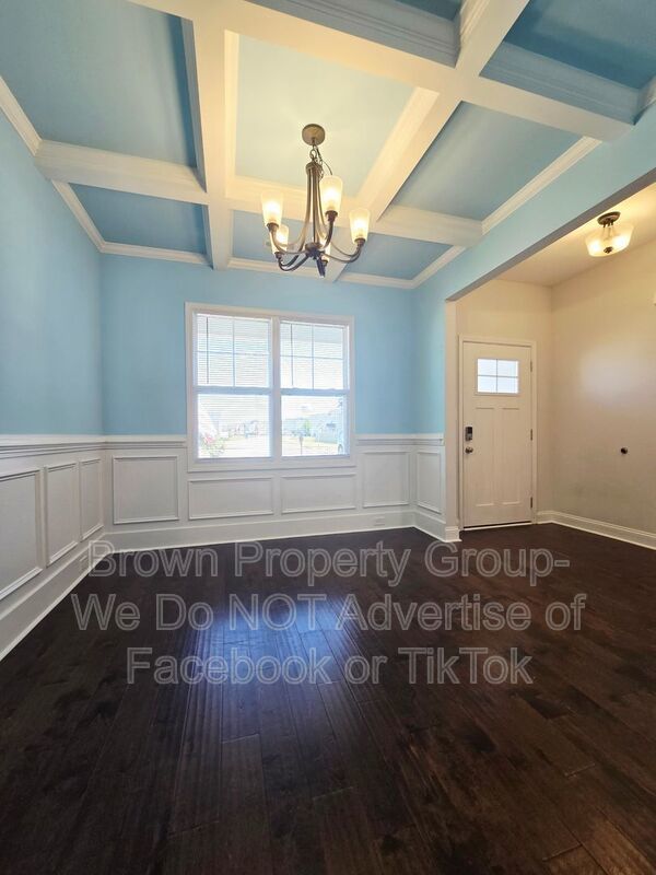 Move In Ready~ 5 Bedroom 3.5 Bathroom property image