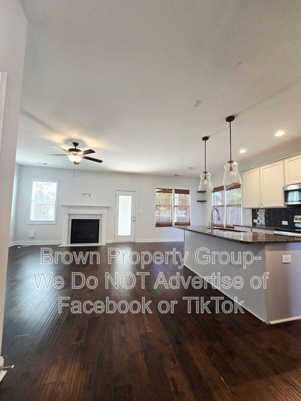 Move In Ready~ 5 Bedroom 3.5 Bathroom property image
