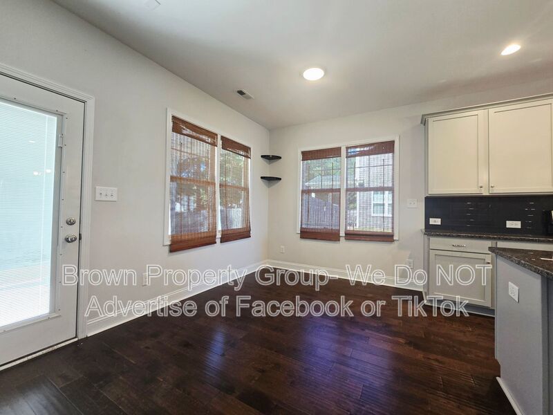 Move In Ready~ 5 Bedroom 3.5 Bathroom property image