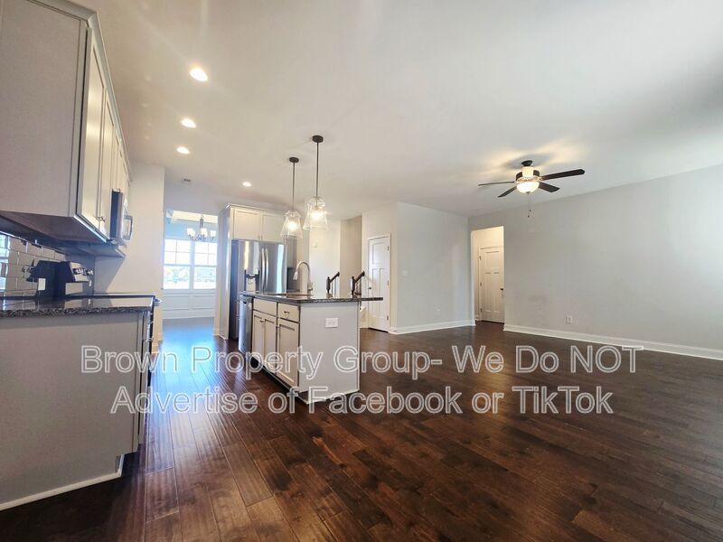 Move In Ready~ 5 Bedroom 3.5 Bathroom property image