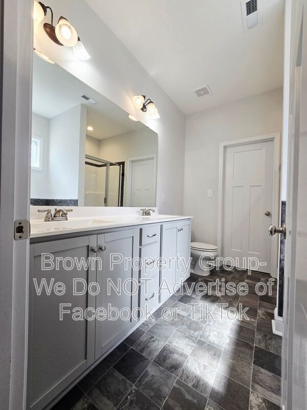 Move In Ready~ 5 Bedroom 3.5 Bathroom property image