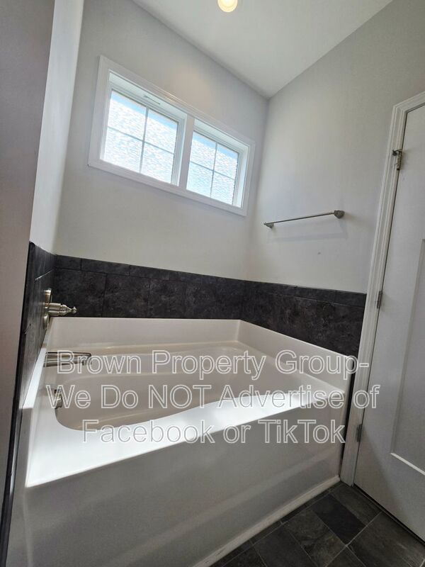 Move In Ready~ 5 Bedroom 3.5 Bathroom property image