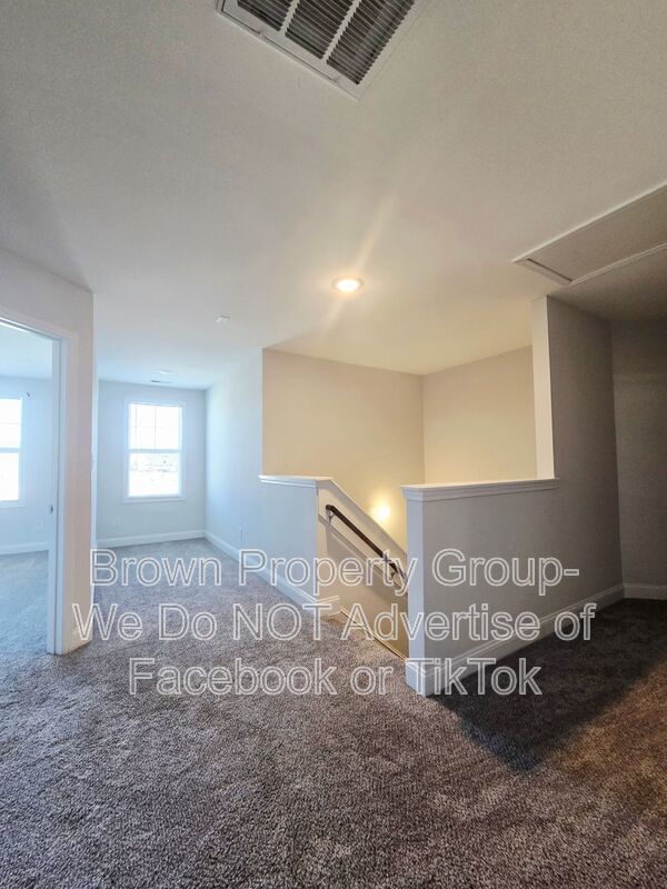 Move In Ready~ 5 Bedroom 3.5 Bathroom property image