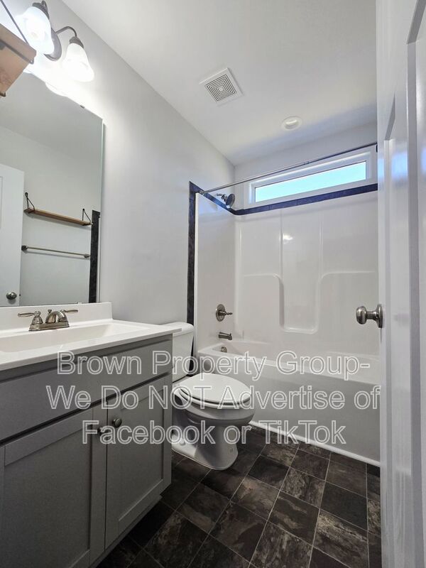 Move In Ready~ 5 Bedroom 3.5 Bathroom property image