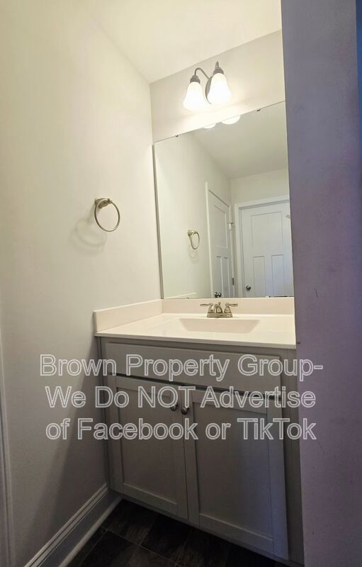 Move In Ready~ 5 Bedroom 3.5 Bathroom property image