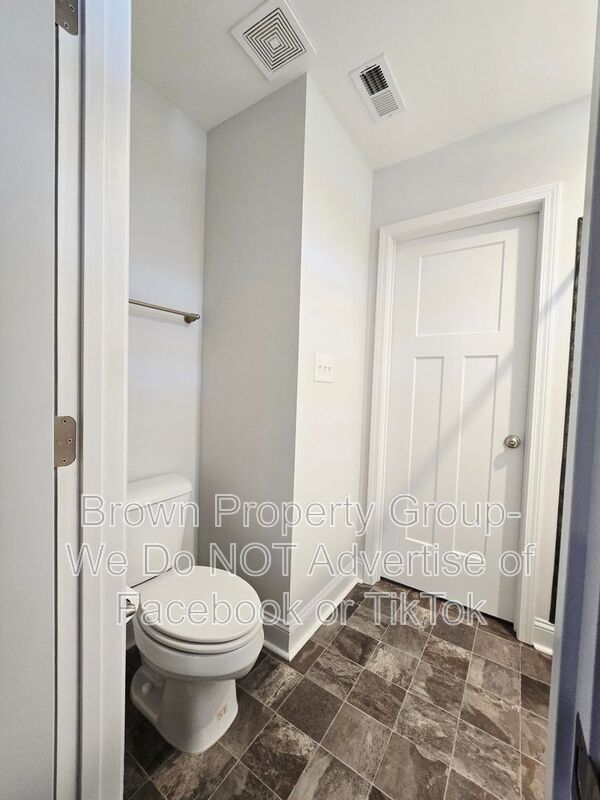 Move In Ready~ 5 Bedroom 3.5 Bathroom property image