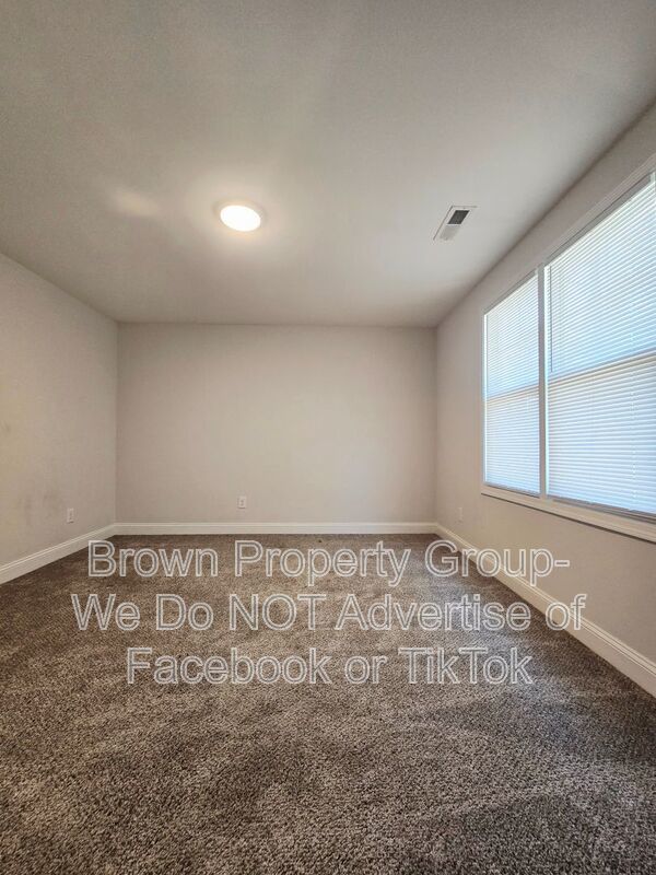 Move In Ready~ 5 Bedroom 3.5 Bathroom property image
