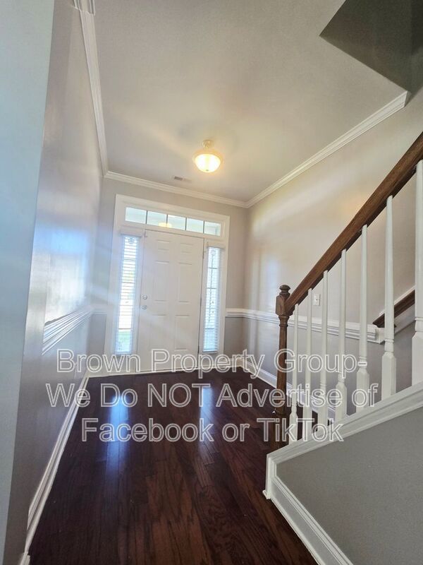 Move In Ready- 4 Bedroom 3 Bathroom- Small Dogs Allowed property image