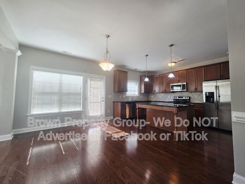 Move In Ready- 4 Bedroom 3 Bathroom- Small Dogs Allowed property image