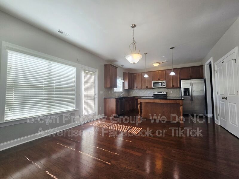 Move In Ready- 4 Bedroom 3 Bathroom- Small Dogs Allowed property image