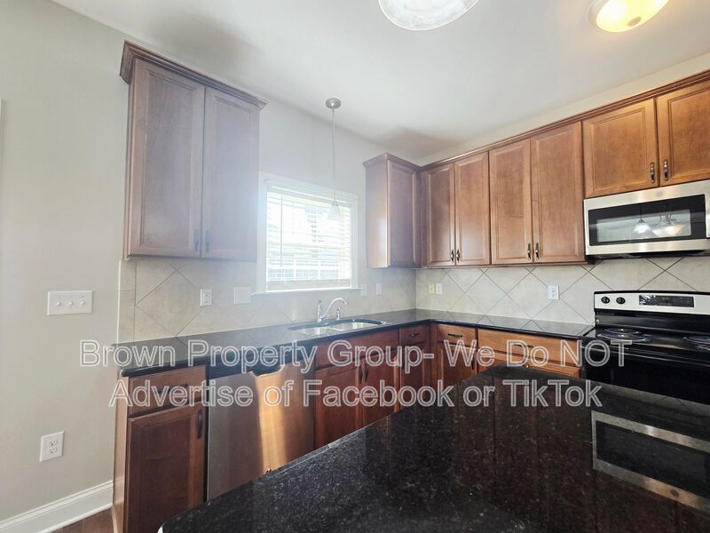 Move In Ready- 4 Bedroom 3 Bathroom- Small Dogs Allowed property image
