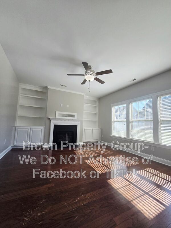 Move In Ready- 4 Bedroom 3 Bathroom- Small Dogs Allowed property image