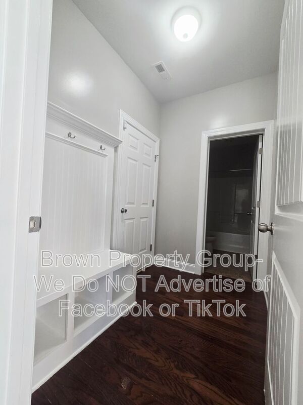 Move In Ready- 4 Bedroom 3 Bathroom- Small Dogs Allowed property image