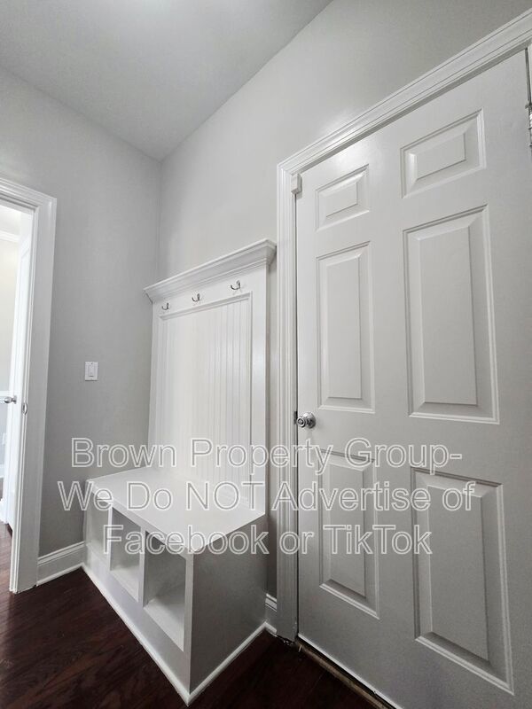 Move In Ready- 4 Bedroom 3 Bathroom- Small Dogs Allowed property image