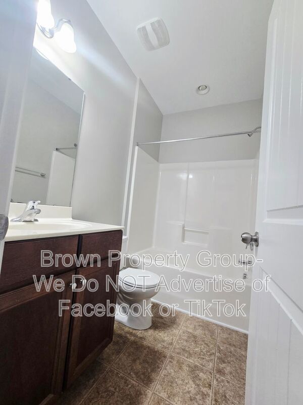 Move In Ready- 4 Bedroom 3 Bathroom- Small Dogs Allowed property image