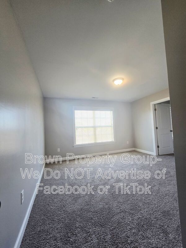 Move In Ready- 4 Bedroom 3 Bathroom- Small Dogs Allowed property image
