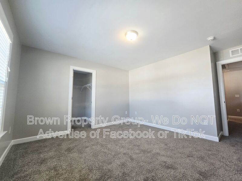 Move In Ready- 4 Bedroom 3 Bathroom- Small Dogs Allowed property image