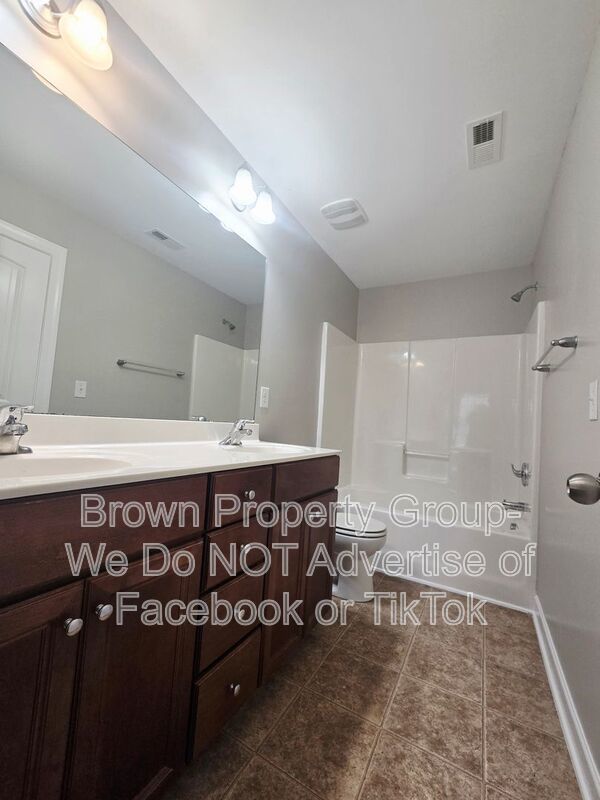 Move In Ready- 4 Bedroom 3 Bathroom- Small Dogs Allowed property image