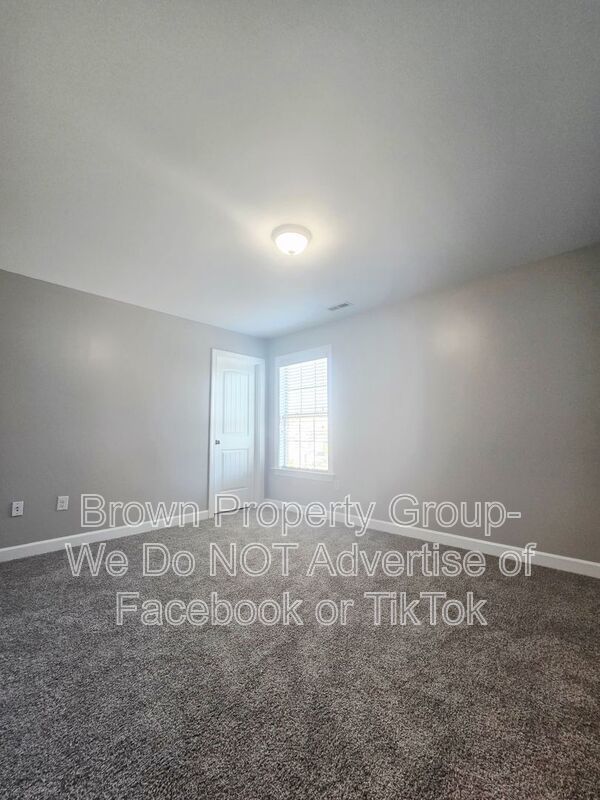 Move In Ready- 4 Bedroom 3 Bathroom- Small Dogs Allowed property image