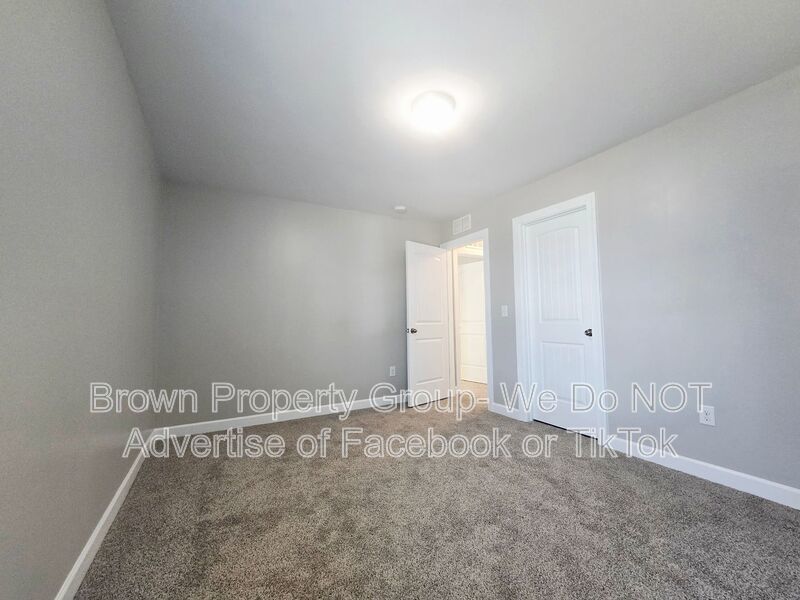 Move In Ready- 4 Bedroom 3 Bathroom- Small Dogs Allowed property image