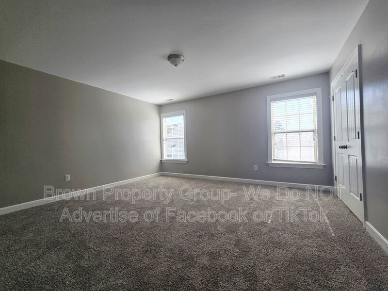 Move In Ready- 4 Bedroom 3 Bathroom- Small Dogs Allowed property image
