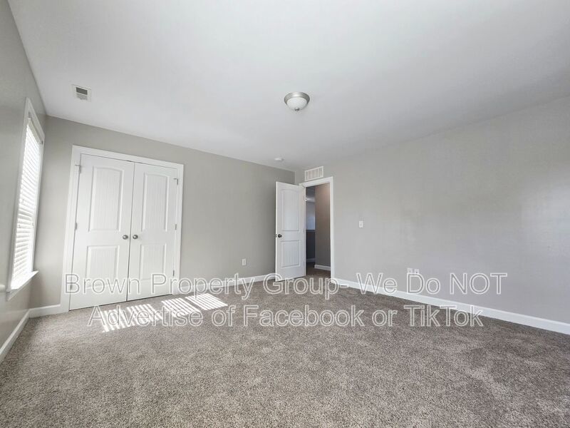 Move In Ready- 4 Bedroom 3 Bathroom- Small Dogs Allowed property image