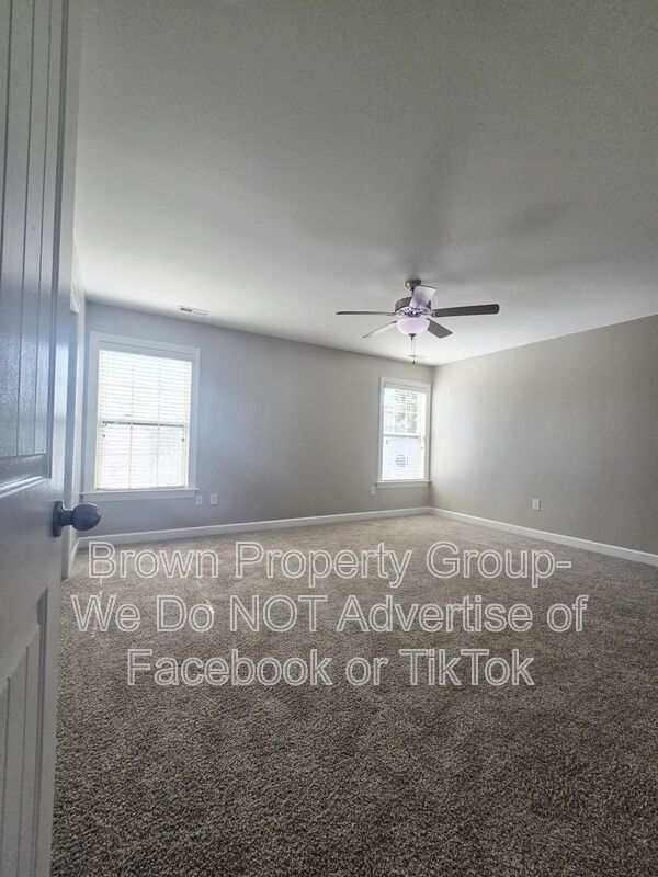 Move In Ready- 4 Bedroom 3 Bathroom- Small Dogs Allowed property image