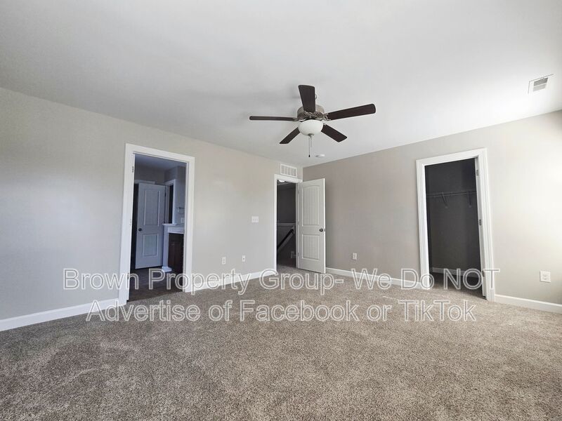 Move In Ready- 4 Bedroom 3 Bathroom- Small Dogs Allowed property image
