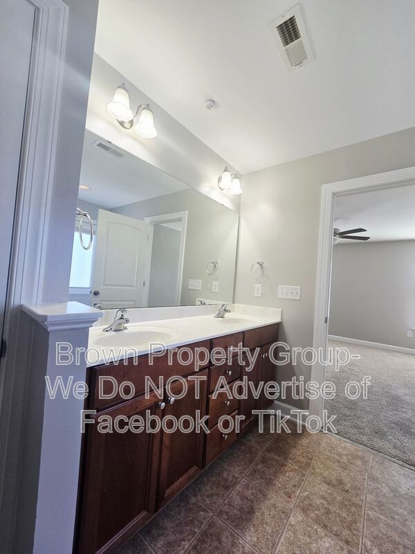 Move In Ready- 4 Bedroom 3 Bathroom- Small Dogs Allowed property image