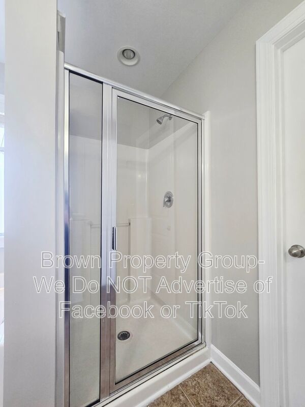 Move In Ready- 4 Bedroom 3 Bathroom- Small Dogs Allowed property image