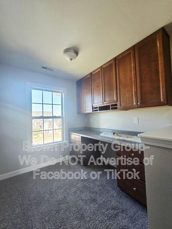 Move In Ready- 4 Bedroom 3 Bathroom- Small Dogs Allowed property image