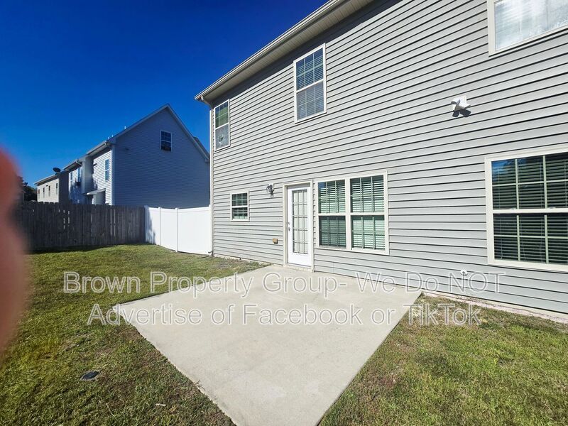 Move In Ready- 4 Bedroom 3 Bathroom- Small Dogs Allowed property image