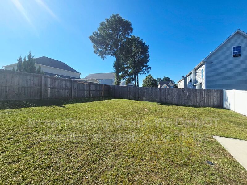 Move In Ready- 4 Bedroom 3 Bathroom- Small Dogs Allowed property image