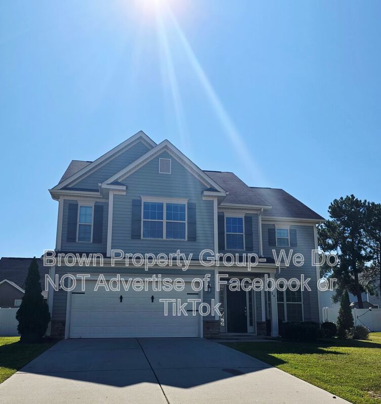 Move In Ready- 4 Bedroom 3 Bathroom- Small Dogs Allowed property image