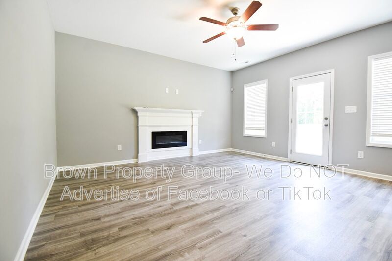 Coming Soon-3 Bedroom 2.5 Bathroom Home- Pets Allowed property image