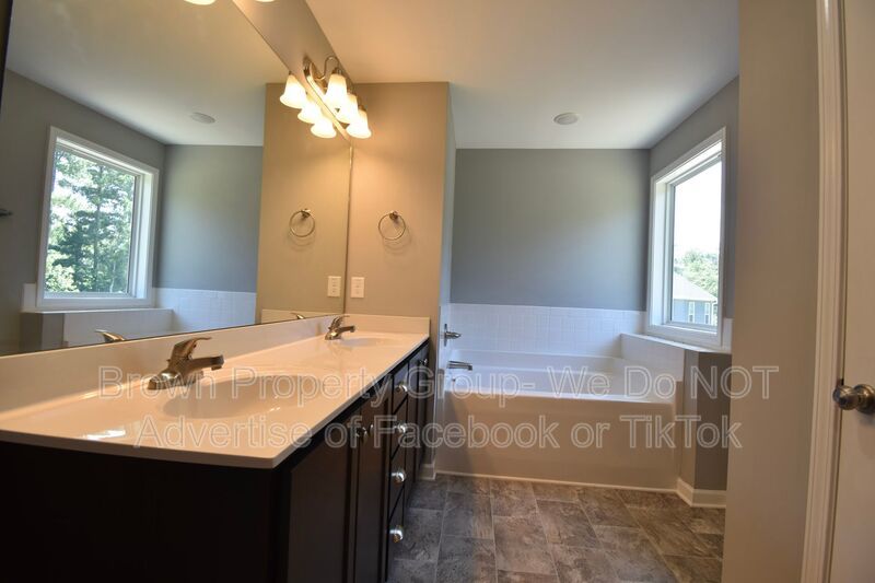 Coming Soon-3 Bedroom 2.5 Bathroom Home- Pets Allowed property image