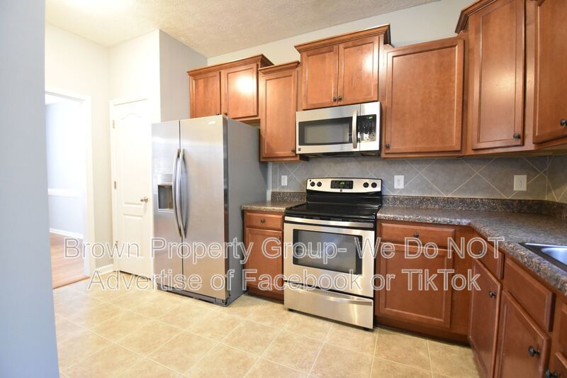 3 BEDROOM 2 BATHROOM - PETS CONSIDERED property image