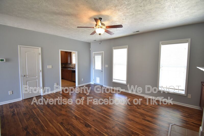 3 BEDROOM 2 BATHROOM - PETS CONSIDERED property image