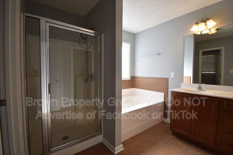 3 BEDROOM 2 BATHROOM - PETS CONSIDERED property image