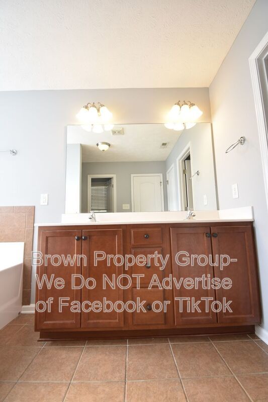 3 BEDROOM 2 BATHROOM - PETS CONSIDERED property image
