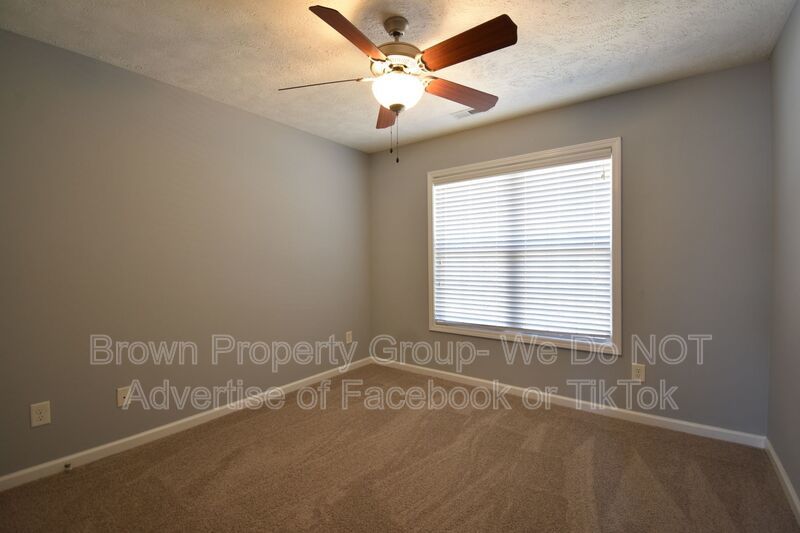 3 BEDROOM 2 BATHROOM - PETS CONSIDERED property image