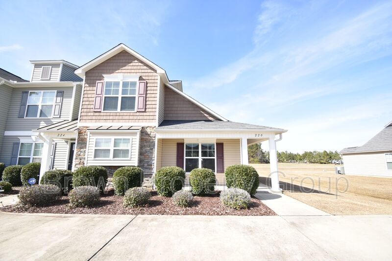 3 Bedroom, 2 Bathroom Townhome (NO PETS) property image