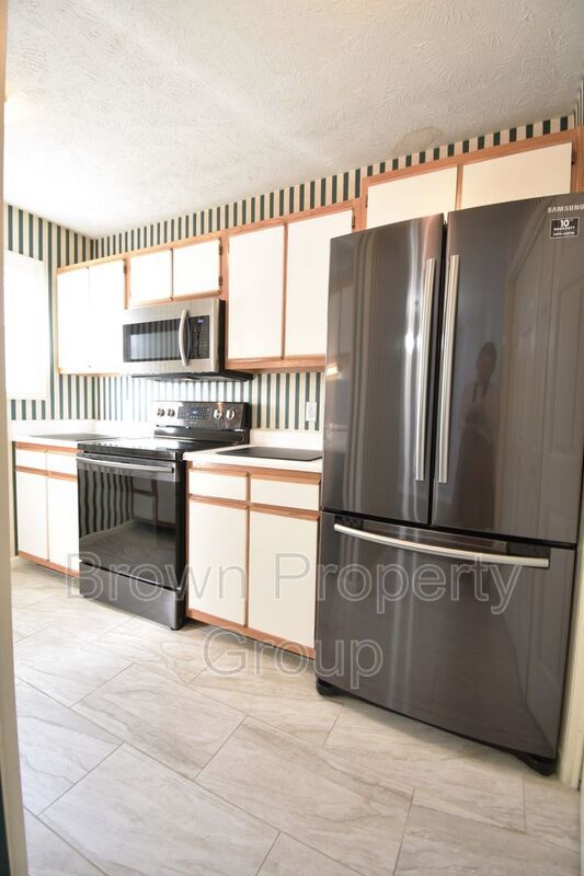 Coming Soon 3 Bedroom 2 Bathroom Condo- Pets Considered property image